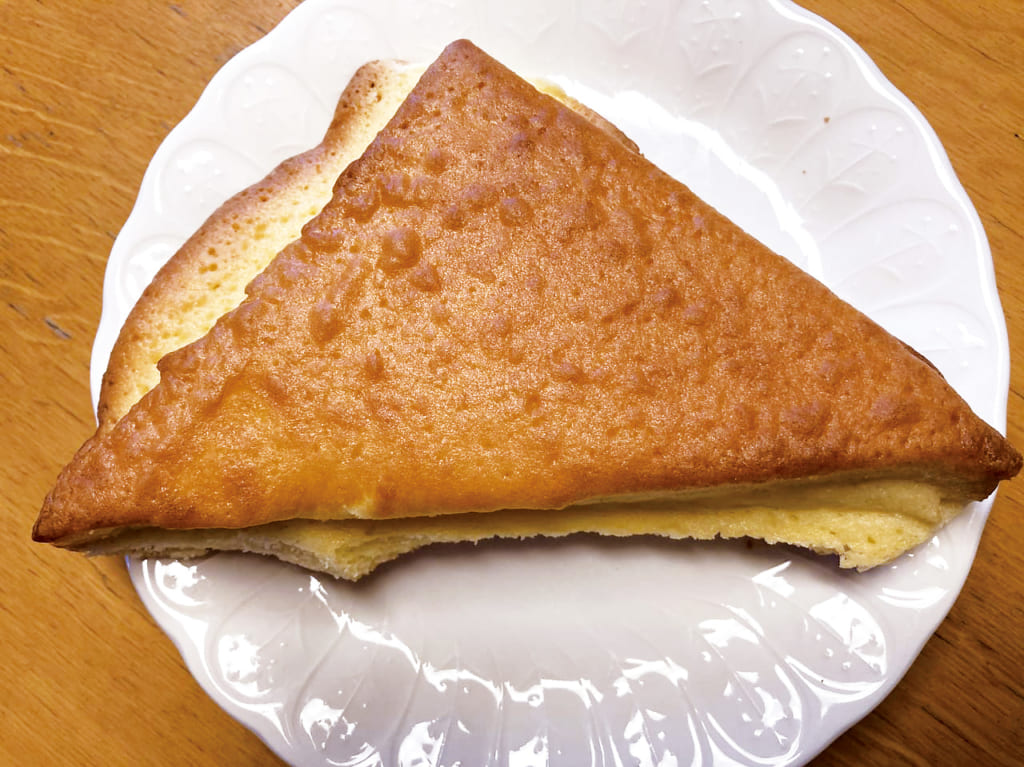 つるさき食品の三角チーズパン