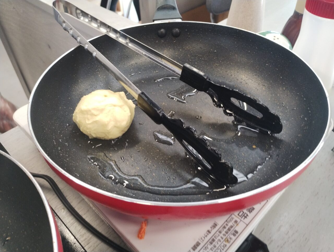 韓国屋台まるのホットク調理