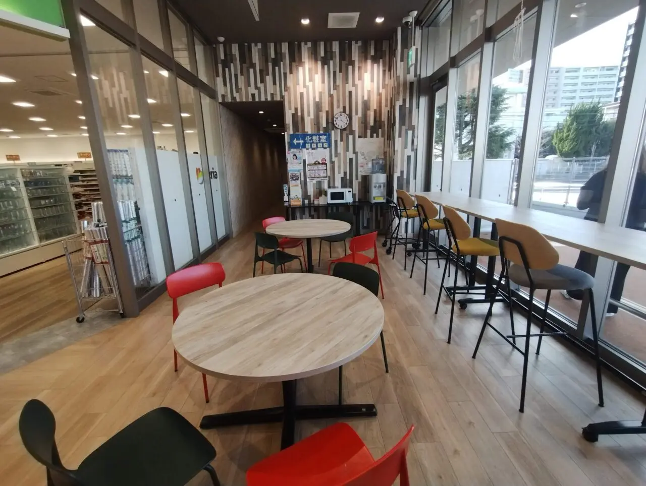 コープ南春日店イートインスペース