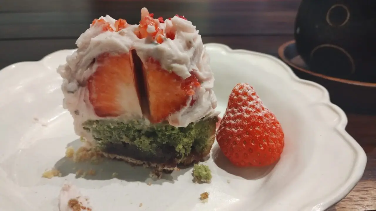 桜タルトと断面