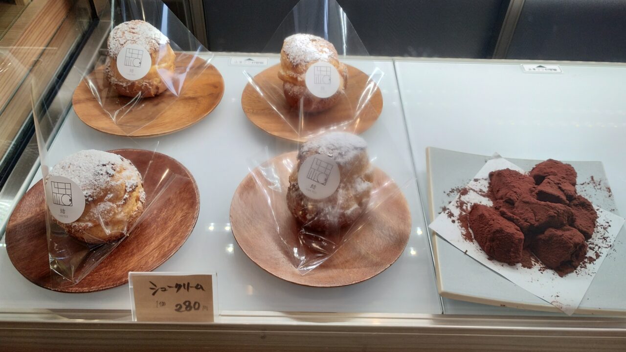 シュークリームとわらびもち