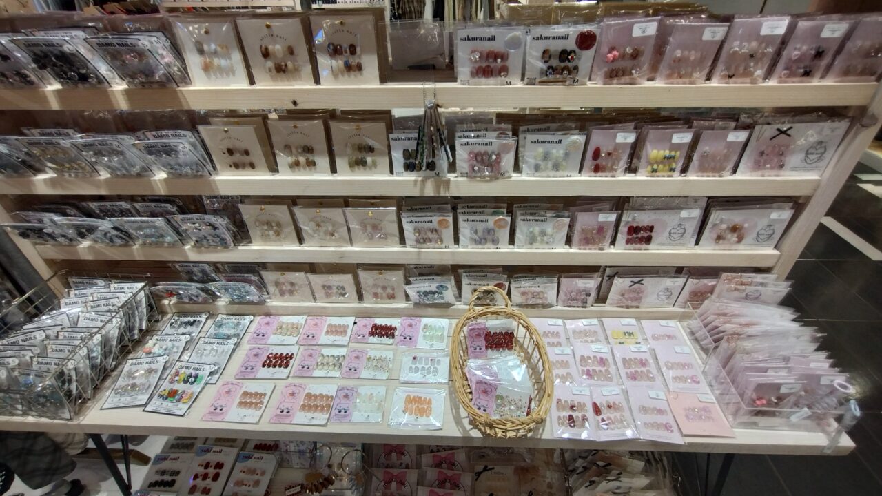 ネイル・ピアス