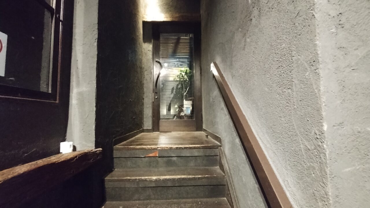 階段上の入口