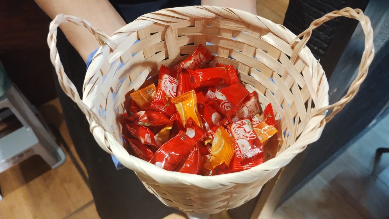 無料の飴玉サービス