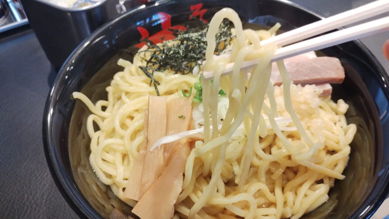 油そばの麺アップ