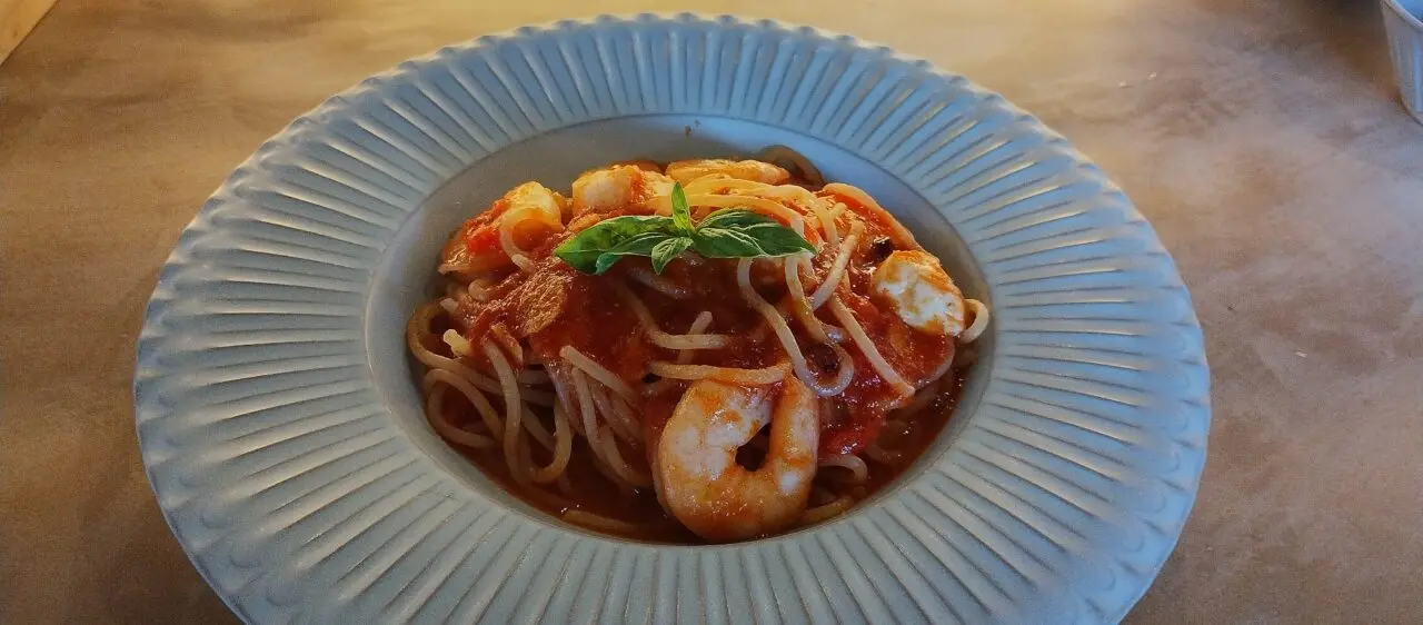 海老とモッツァレラチーズのトマトパスタ