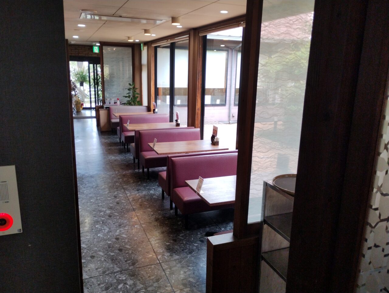 店内(アラウンド)