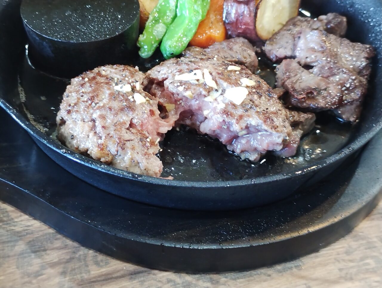 ハンバーグ(断面)